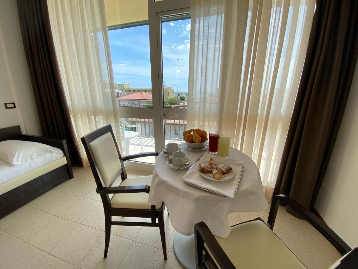 Palace Hotel Regina Bibione Esterno foto